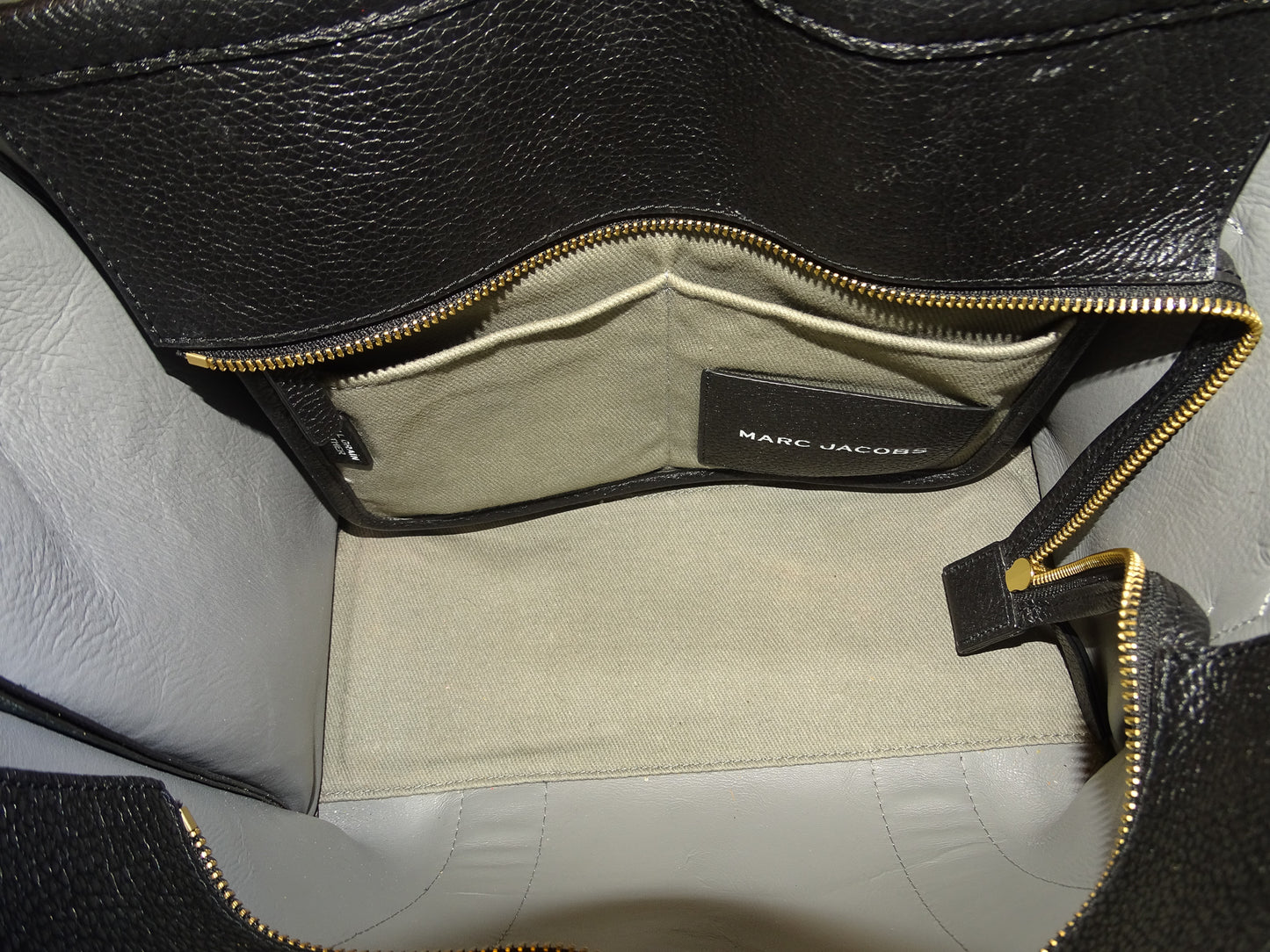 Marc Jacobs Black Medium The Tote Bag