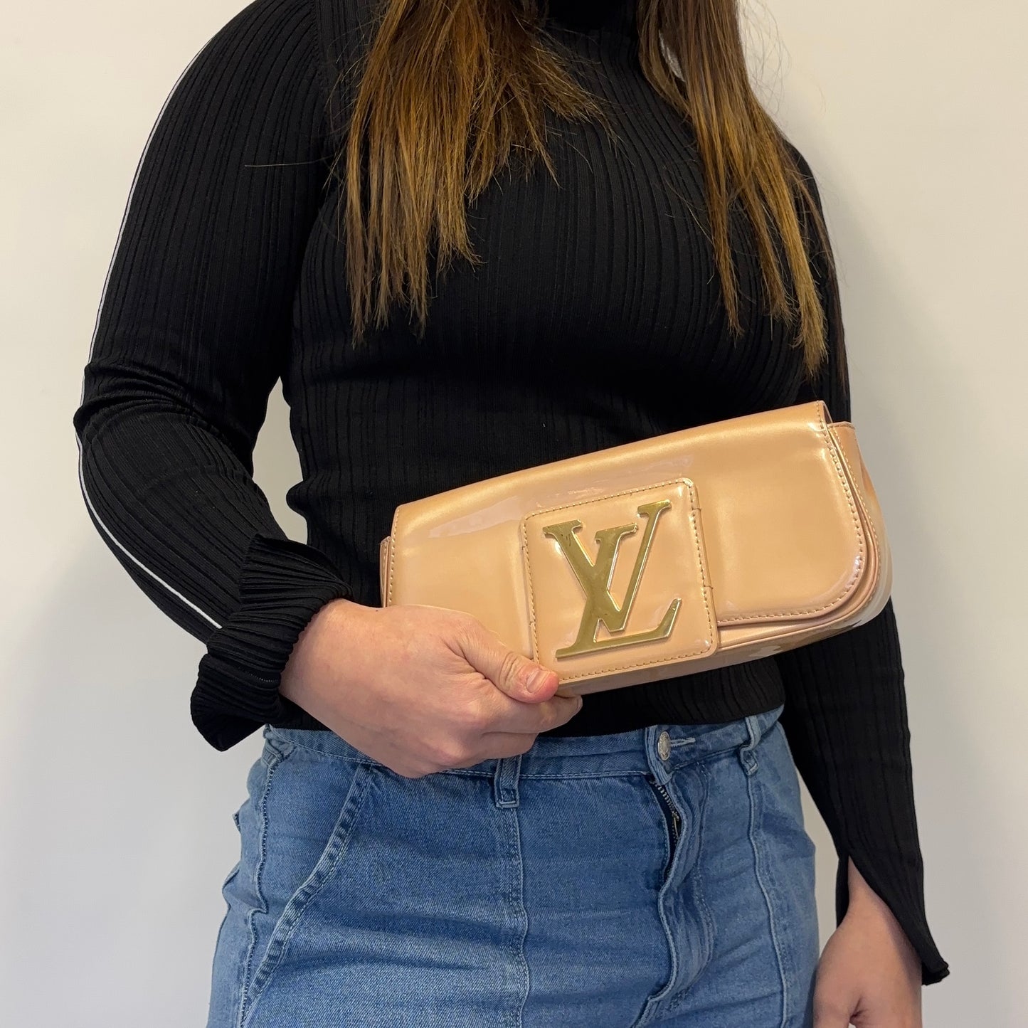 Louis Vuitton Beige Vernis Sobe Clutch