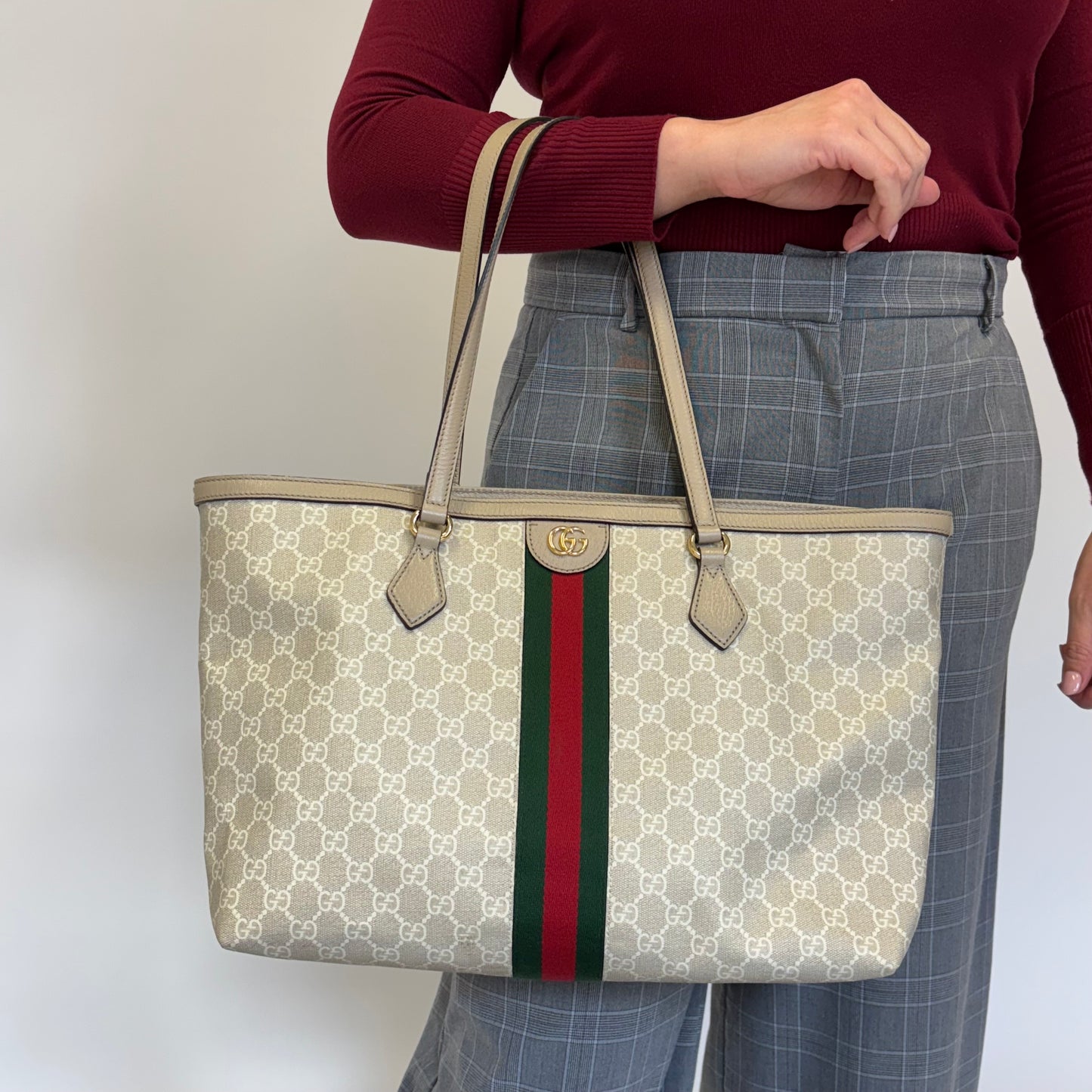 Gucci Beige and White GG Supreme Medium Ophidia Tote Bag