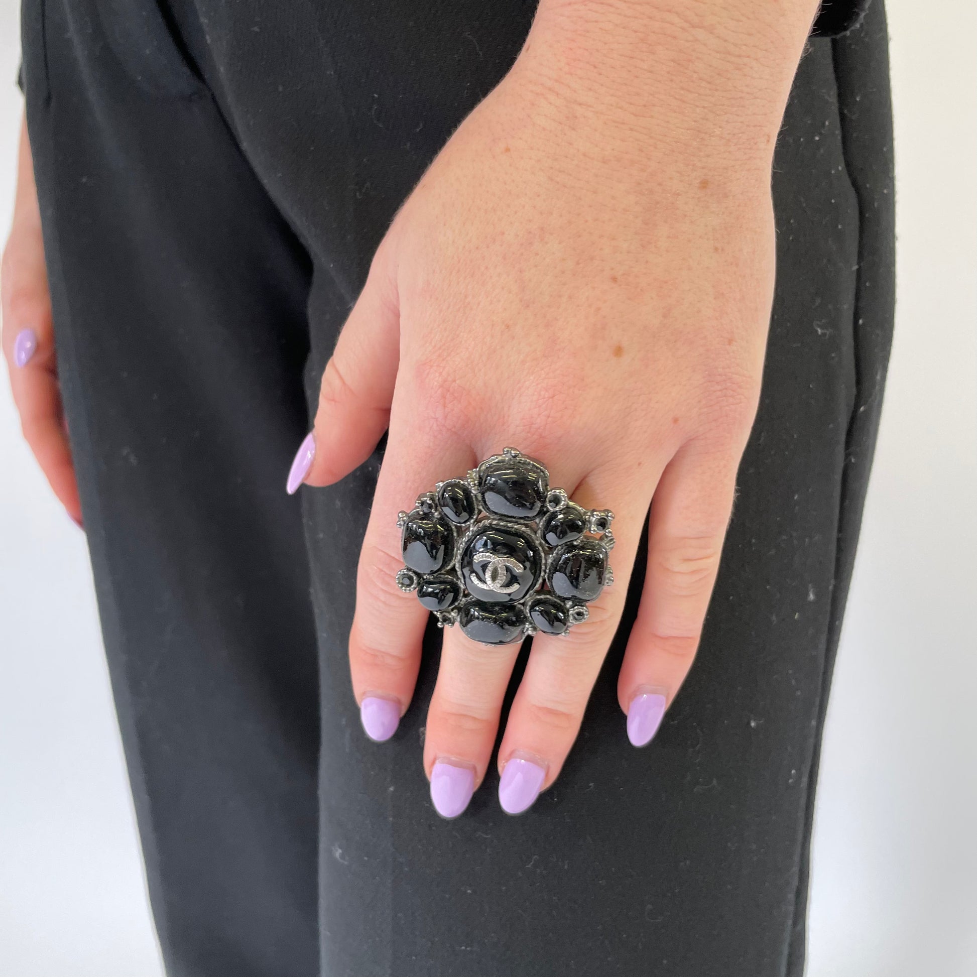 Chanel ring deals black